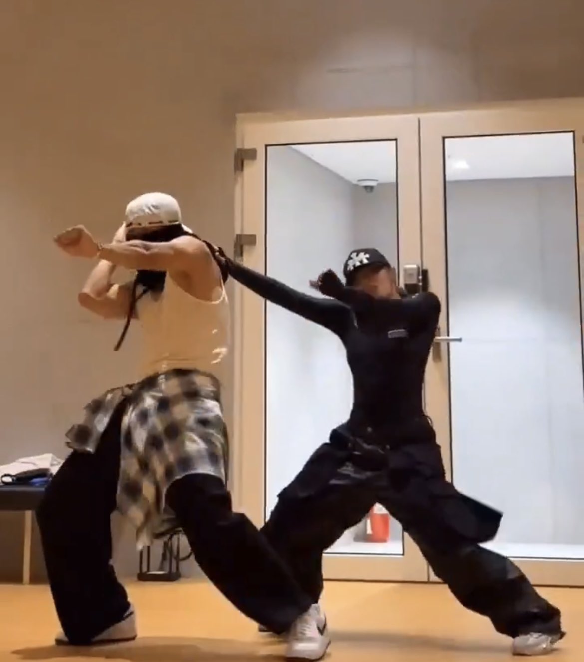 [잡담] 뷔 리정 릴스 조회수 미쳤다ㅋㅋㅋㅋ | 인스티즈