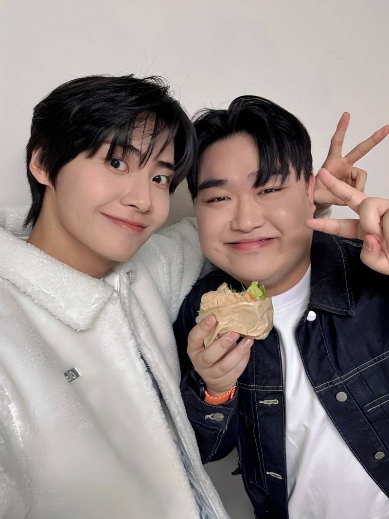 SNL 시즌 7이 되어버린 오늘자 이진혁 팬싸인회 현장 | 인스티즈