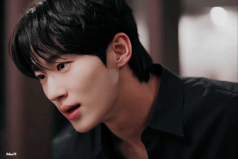 [잡담] 꾸꾸로 나오는 아이유 변우석 조합 개같이 설렌다 | 인스티즈