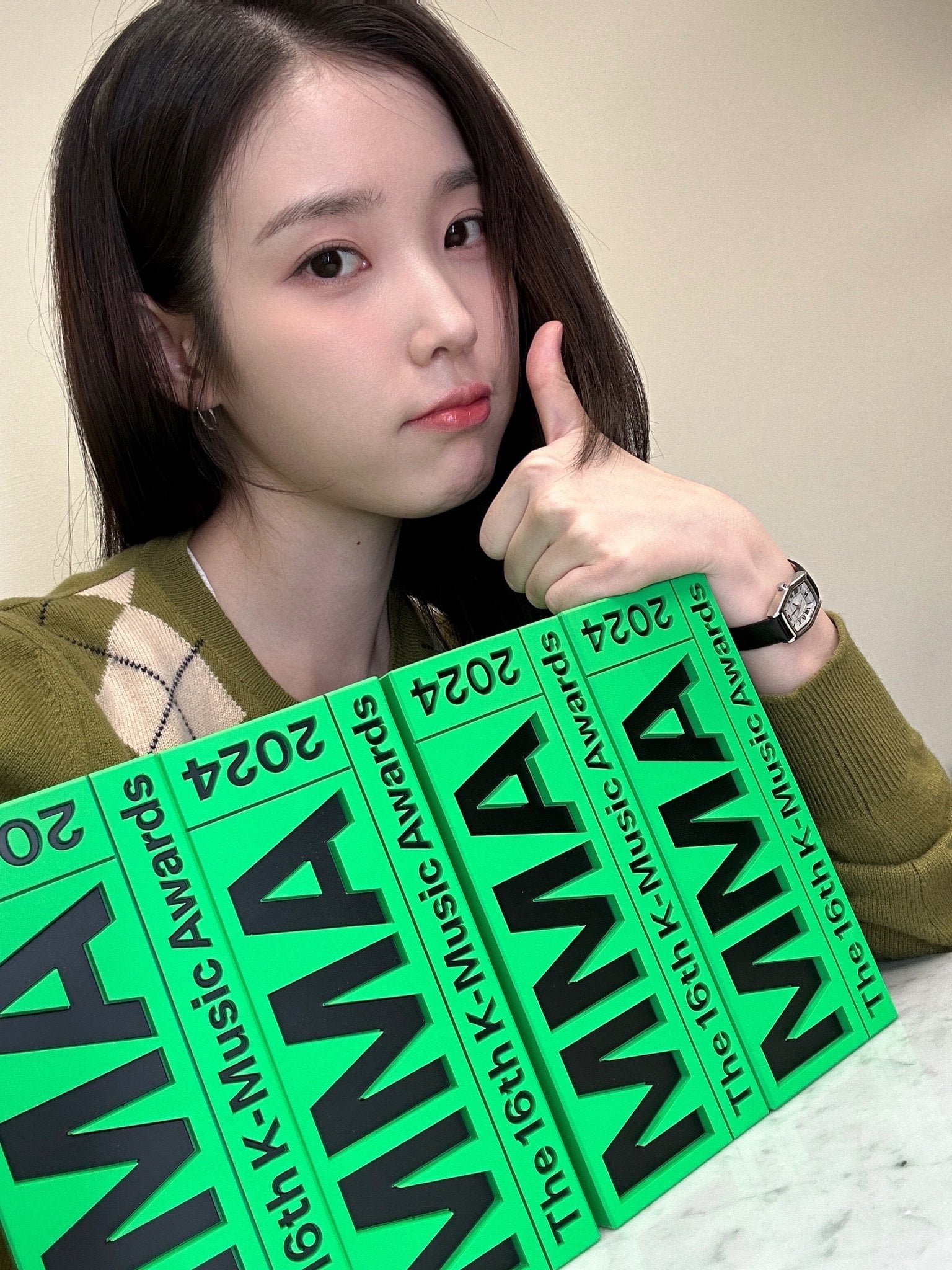 [잡담] 와 아이유 방금 뜬 사진 미쳤다리다….. | 인스티즈