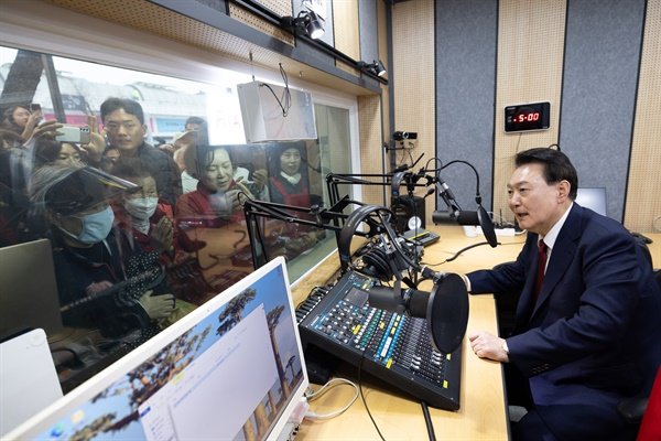[정보/소식] 어처구니 없는 계엄령 선포 전 날 한 전통시장을 찾았던 윤통의 말.. | 인스티즈