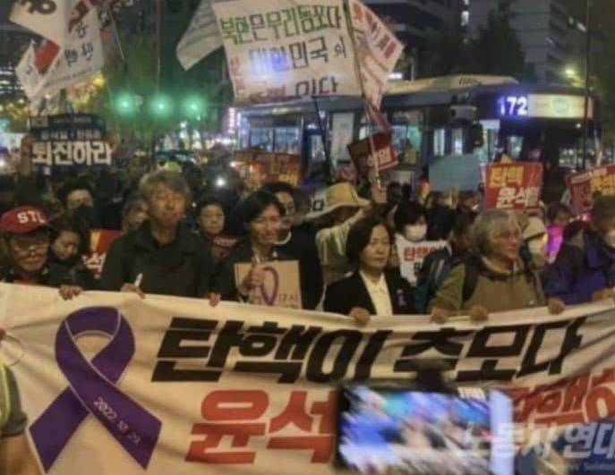 [잡담] 시위사진인데 북한 저거 어느단체인지 아는익? | 인스티즈