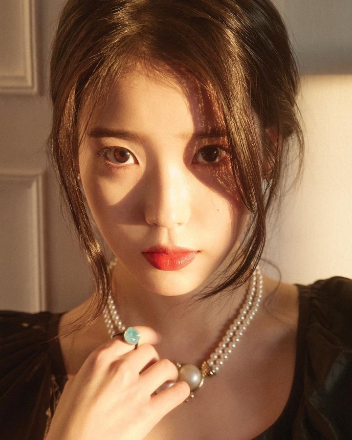 [잡담] 아이유 유독 고양이 같이 나온 짤들 | 인스티즈