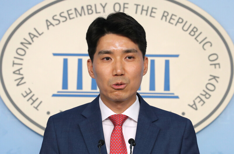 [정보/소식] [단독] 이형섭 국힘 당협위원장 탈당·정계 은퇴 "계엄은 위헌, 탄핵이 순리” | 인스티즈