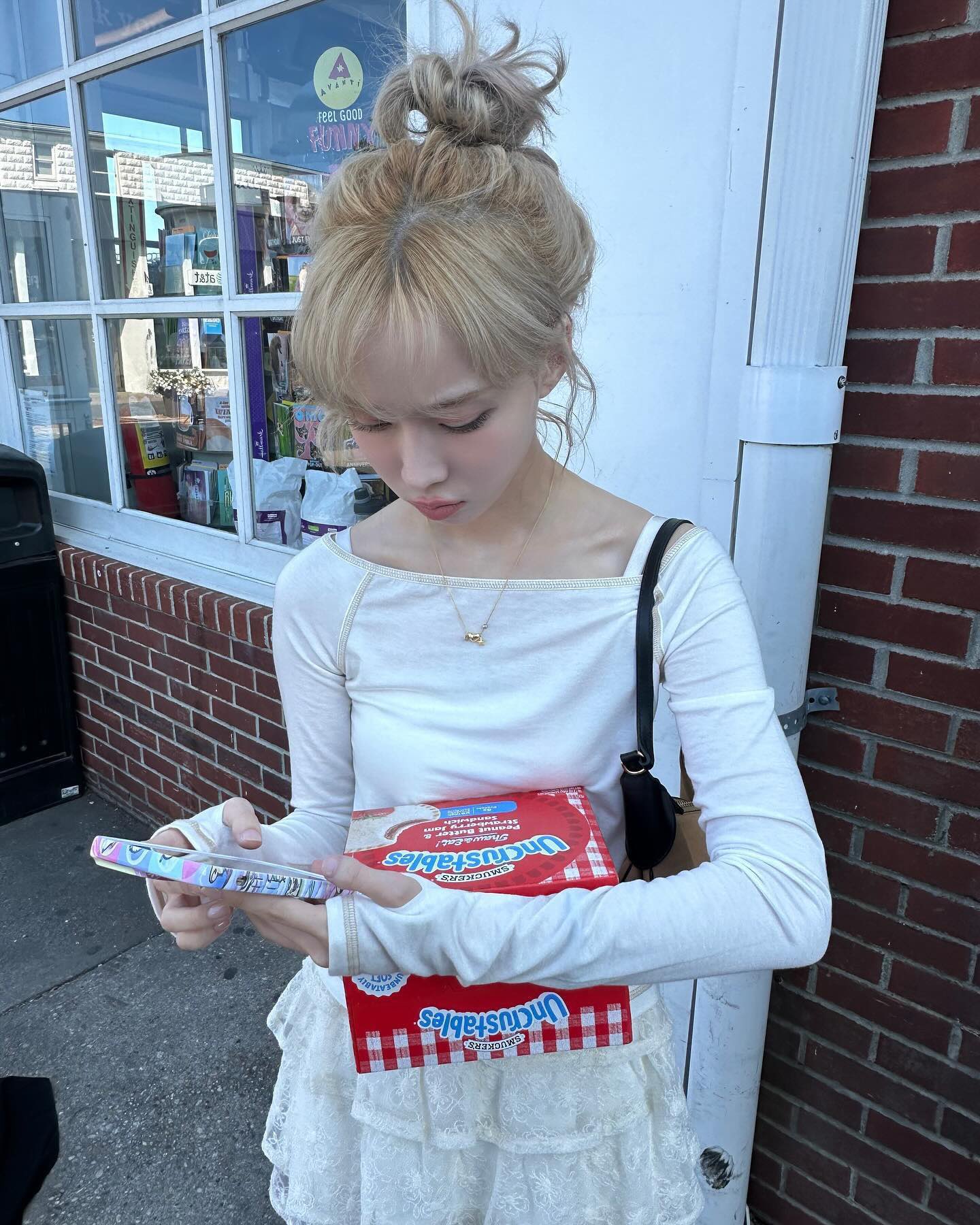[잡담] 윈터 이 목걸이 정보 아는 사람 !! 하 너무 예쁨데 | 인스티즈