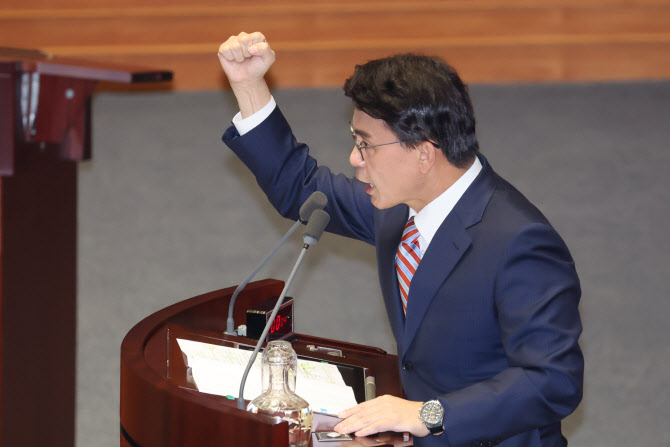[정보/소식] 민주당 "윤상현 원조 내란범의 사위, 쿠데타 순혈다운 발언” 비판 | 인스티즈