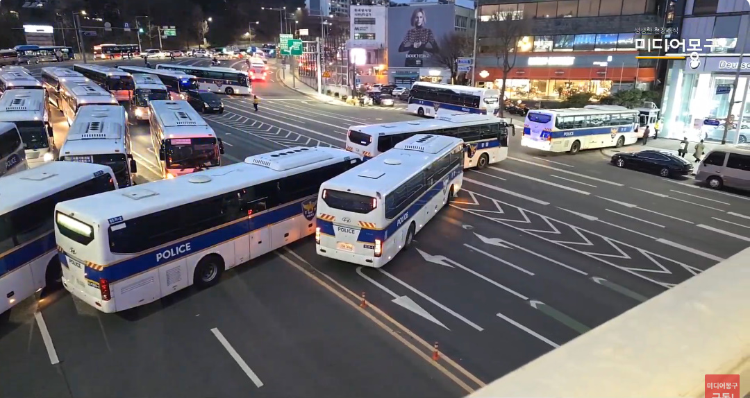 [정보/소식] 실시간 용산 대통령 관저 앞 | 인스티즈