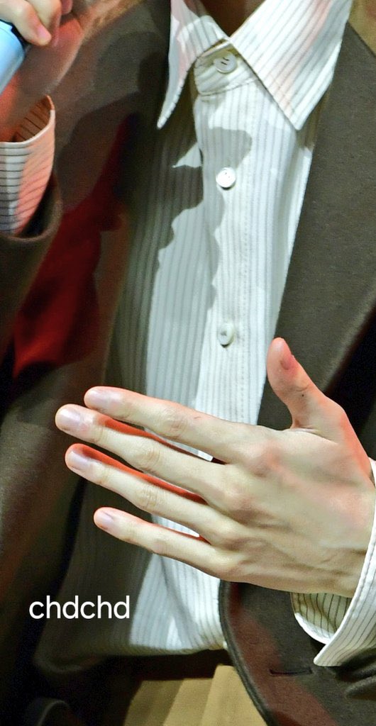 [잡담] 강다니엘 손 너무 예쁘다 | 인스티즈