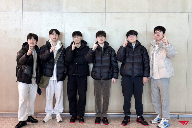 [잡담] 운모 양말 한쪽만 신은거냐모 | 인스티즈