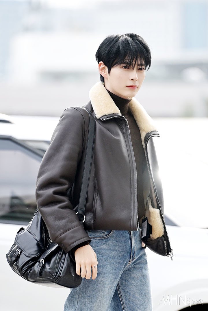 [잡담] 성한빈 오늘 공항 기사사진 | 인스티즈