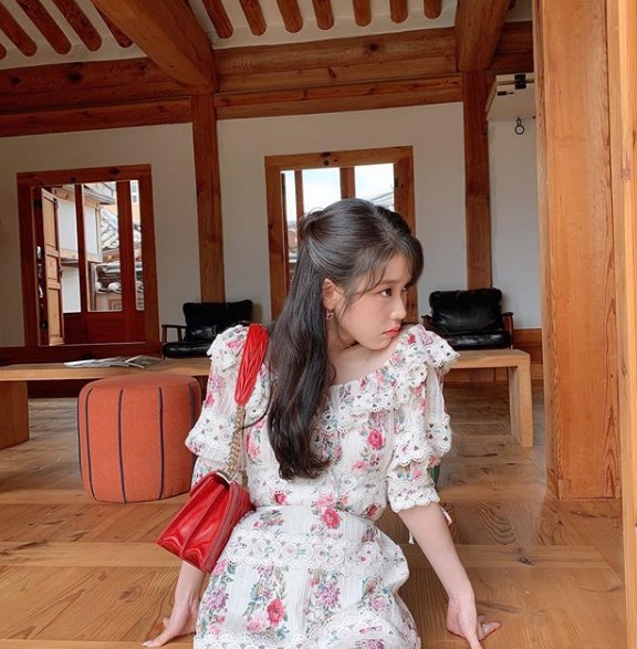 [잡담] 아이유 이런 무드 사진들이 너무 좋다 | 인스티즈