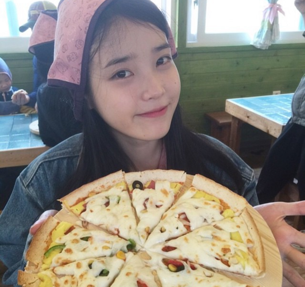 [잡담] 아이유 이런 무드 사진들이 너무 좋다 | 인스티즈