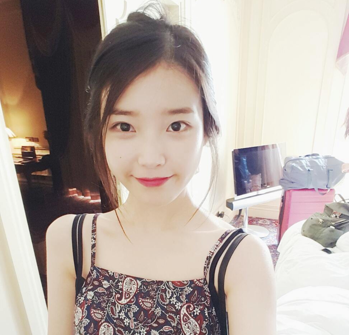 [잡담] 아이유 이런 무드 사진들이 너무 좋다 | 인스티즈
