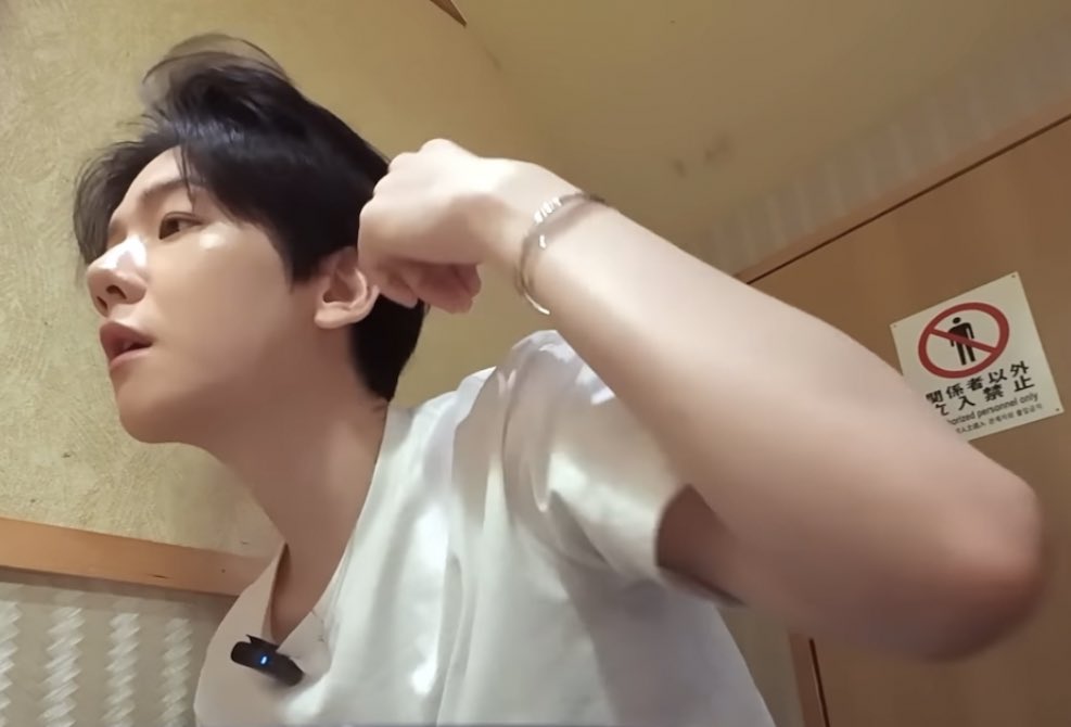 [잡담] 변백현 이런 얼굴이 10년째 좋음 | 인스티즈