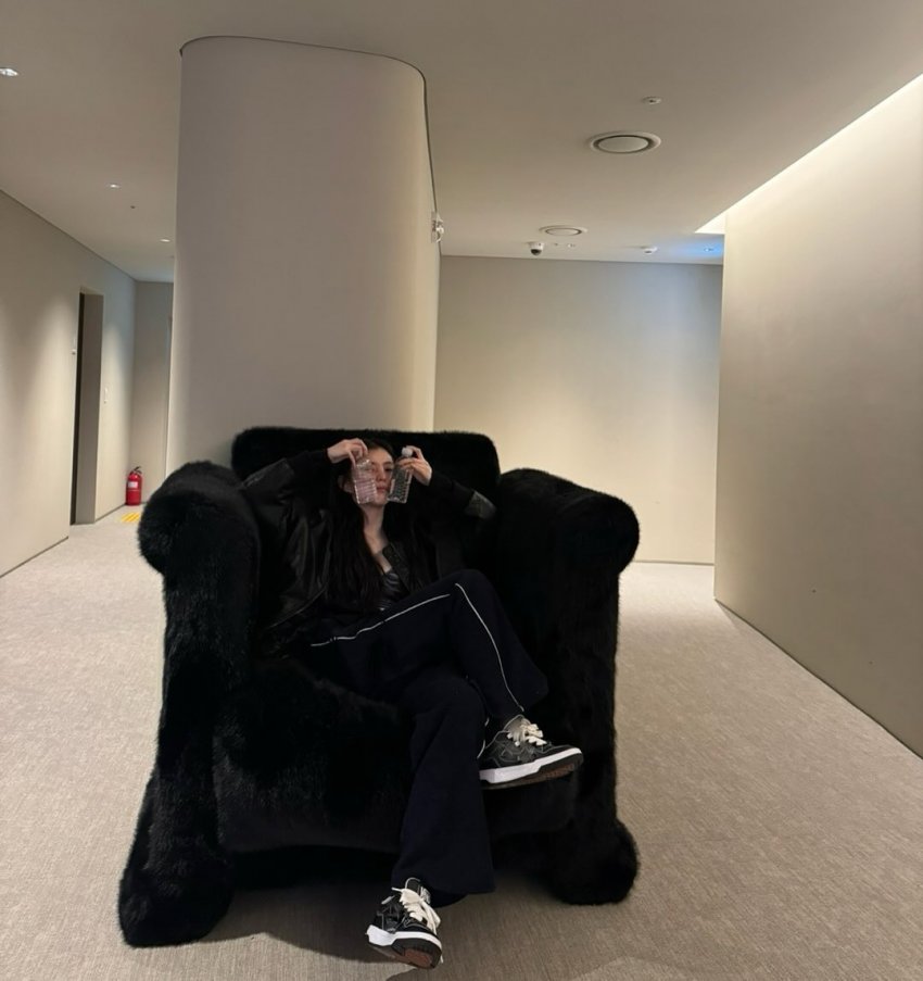 [잡담] 한소희 더블랙레이블로 소속사 옮기나? | 인스티즈