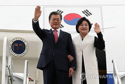[잡담] 문프-김정숙여사 서로 사귀는 사진 모음집 | 인스티즈