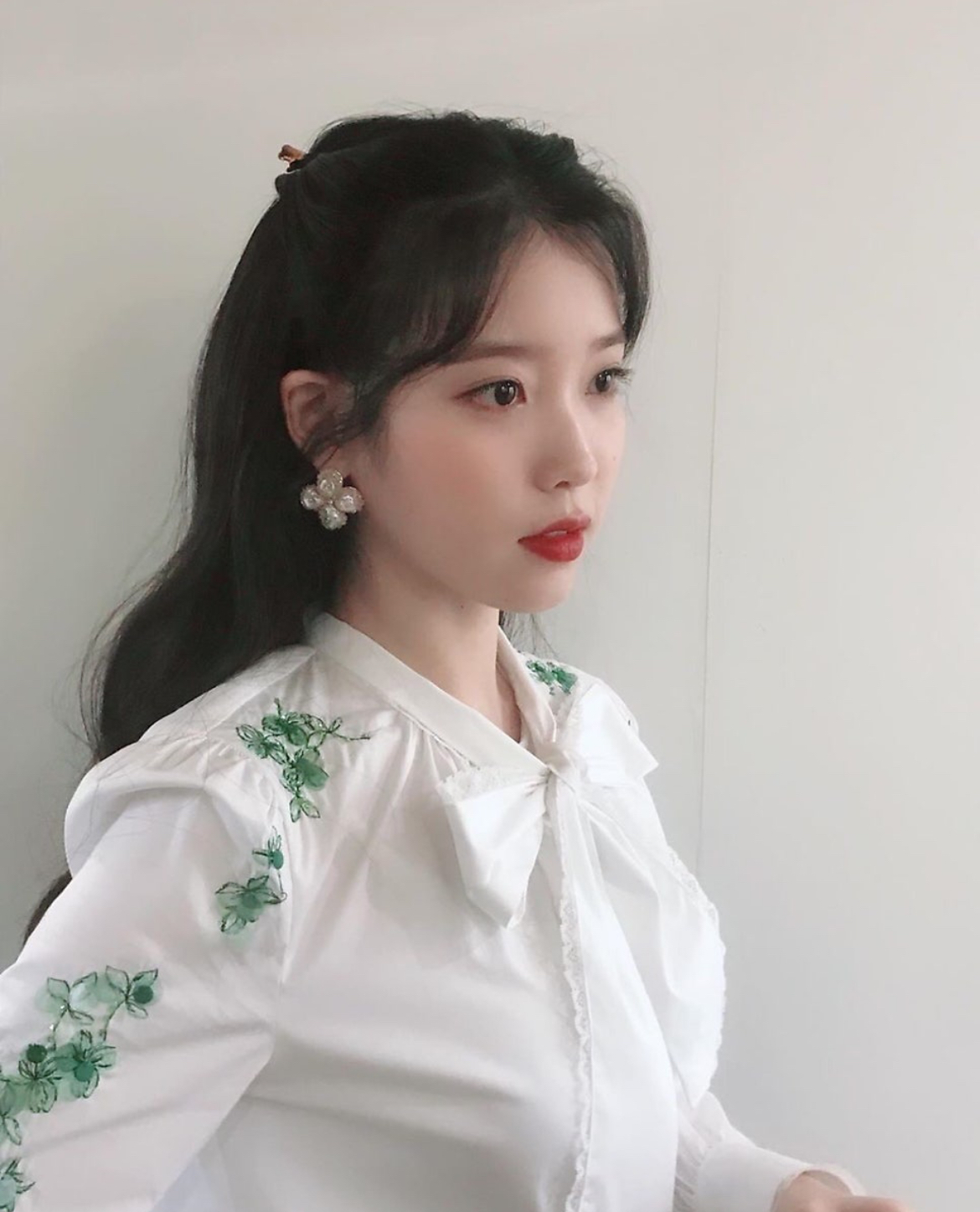 [잡담] 아이유 이런 무드 사진들이 너무 좋다 | 인스티즈