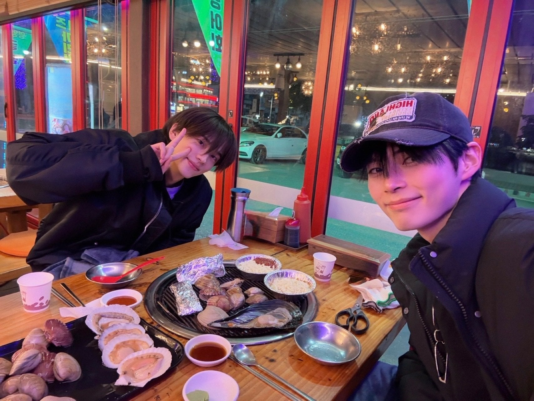 [잡담] 헐 성한빈 신유 셀카 미친 | 인스티즈