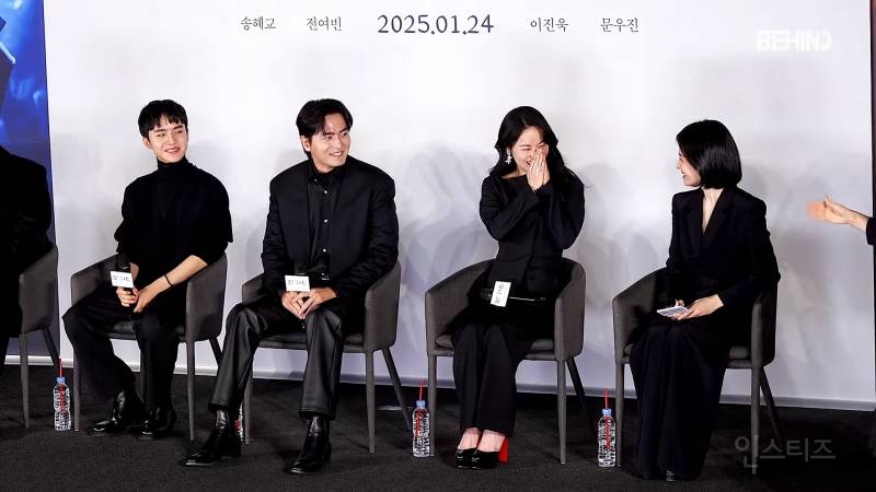 캐릭터 싱크로율 찰떡인 송혜교X전여빈 주연의 <검은 수녀들> | 인스티즈