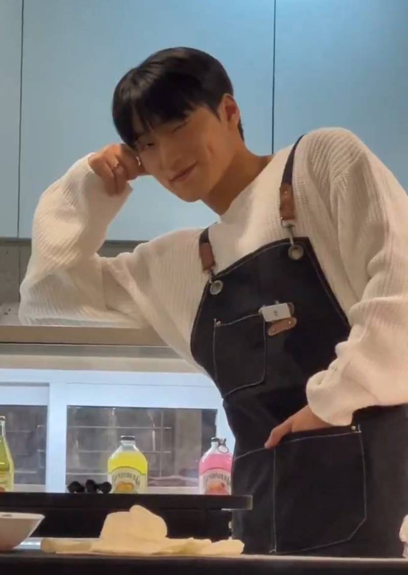 카페 사장님 에이티즈 산 닮으셨어요..!! | 인스티즈