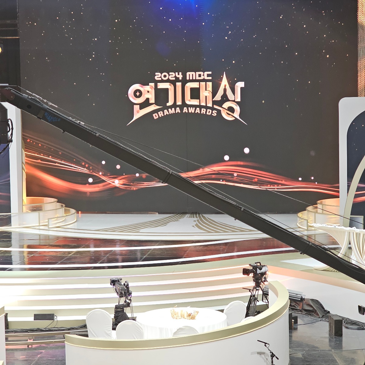 [잡담] 엠사 연기대상 무대 이쁘다 | 인스티즈