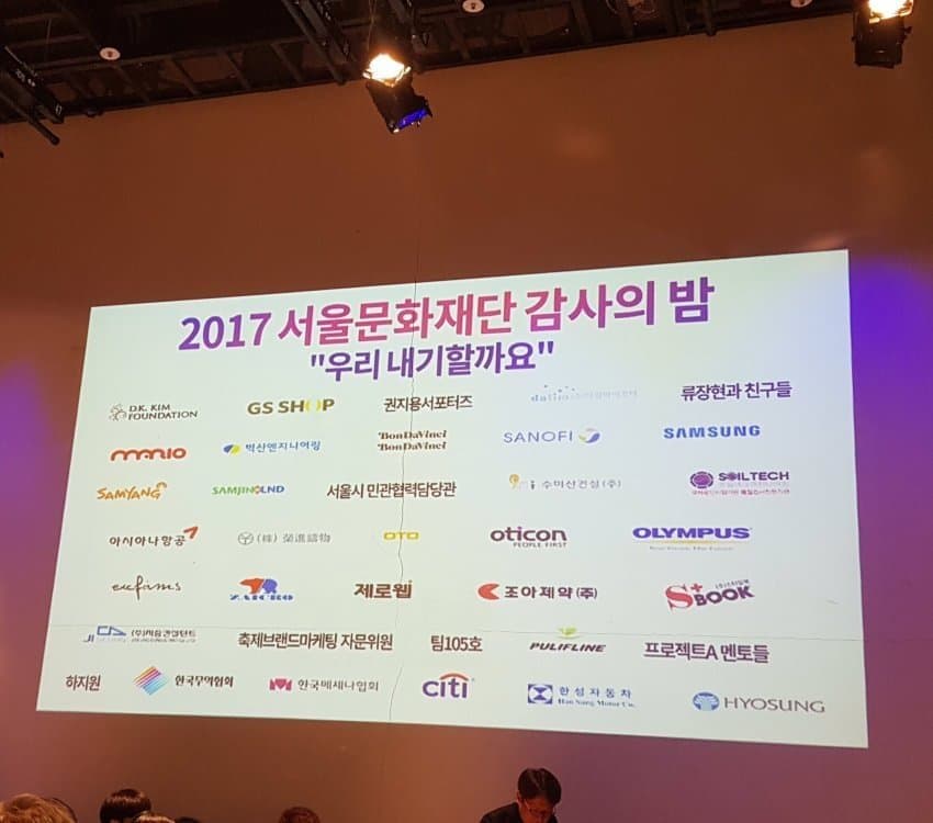 [정리글] 최초로 조공 거절한 가수의 팬덤이 10년넘게 하는것 | 인스티즈