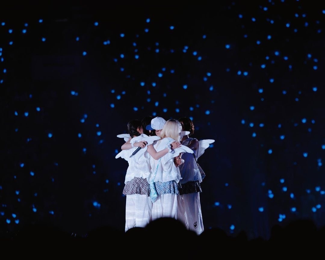[잡담] 울 뉴진스 올해 더더 행복만 하길!!💙 | 인스티즈