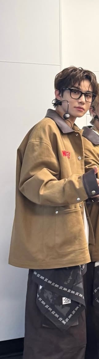 [잡담] 근데 정우 오히려 라식하고 나서 안경 더 자주 쓰는거같음 ㅋㅋ | 인스티즈
