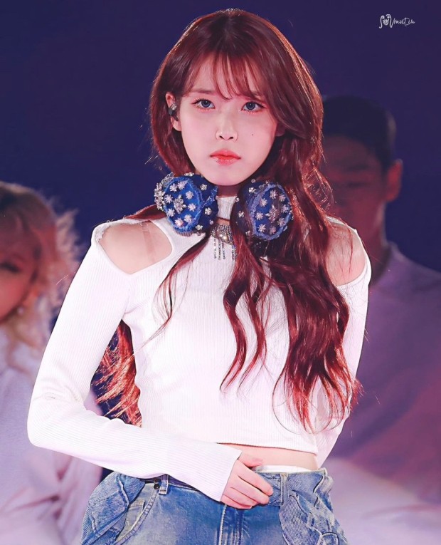 [잡담] 아이유 쨍한 색감 스타일링 잘 받는거 부러움 | 인스티즈