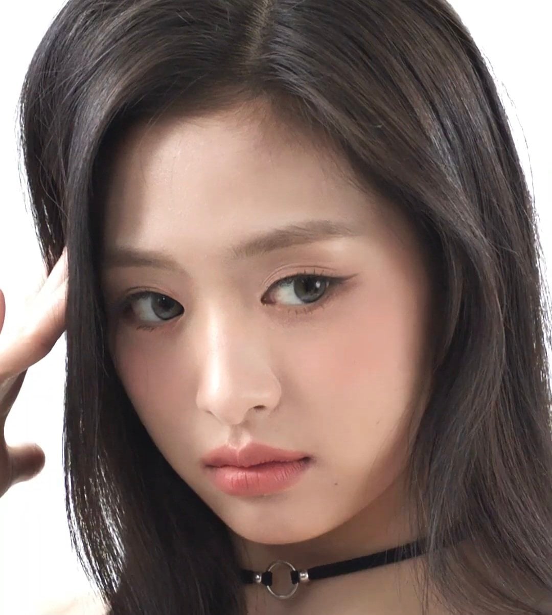 [잡담] 아현 눈매가 진짜 보물이다 | 인스티즈
