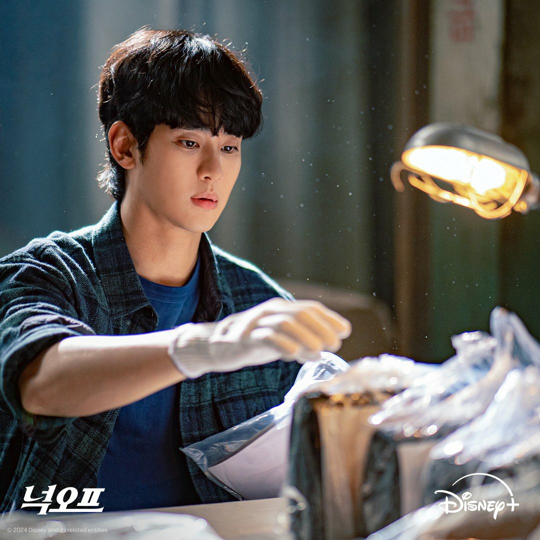 [잡담] 김수현 × 조보아 <넉 오프> Disney+ 스틸컷 | 인스티즈