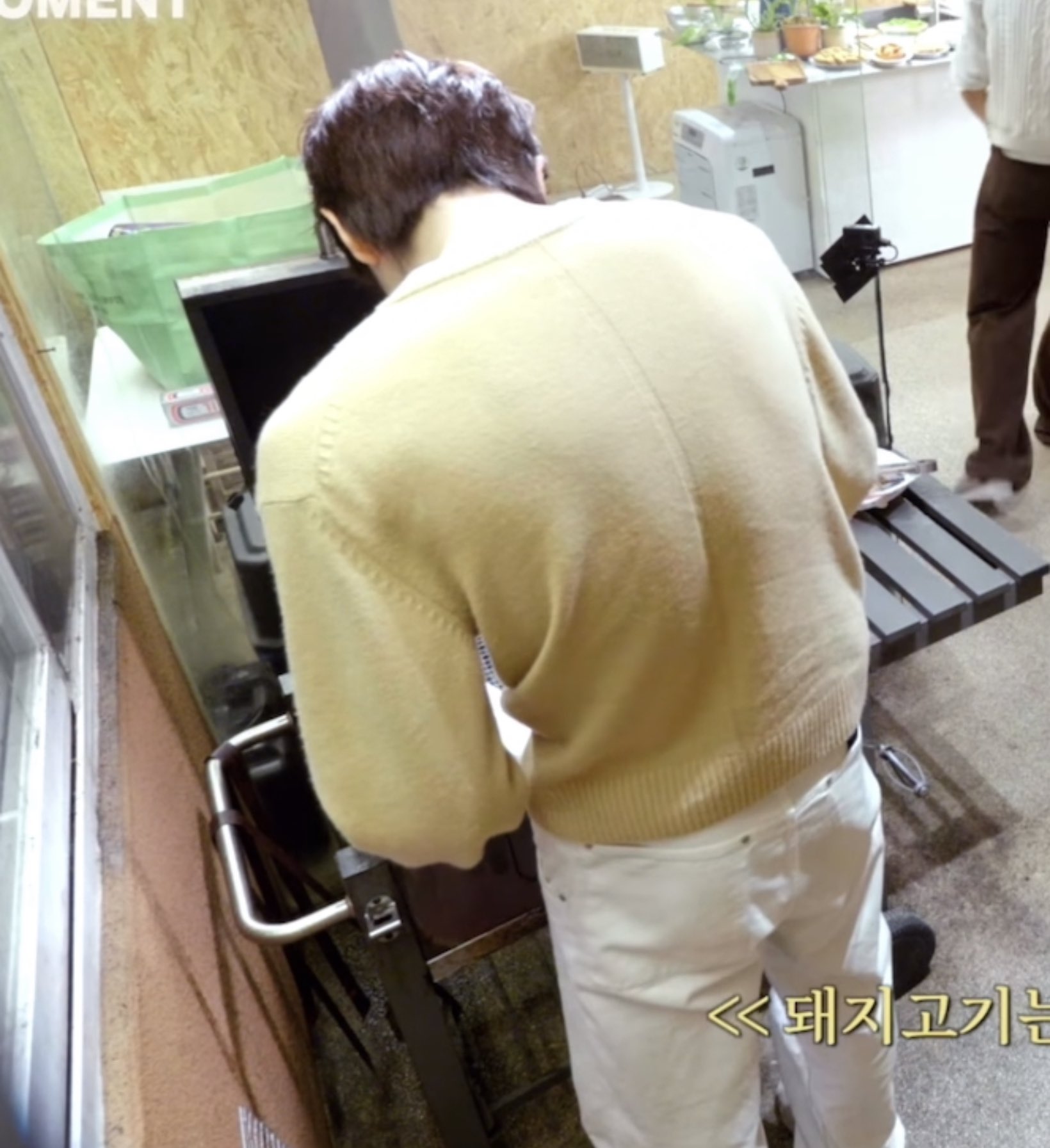 [잡담] 성찬이 뒷모습 진짜 너무한다(p) | 인스티즈
