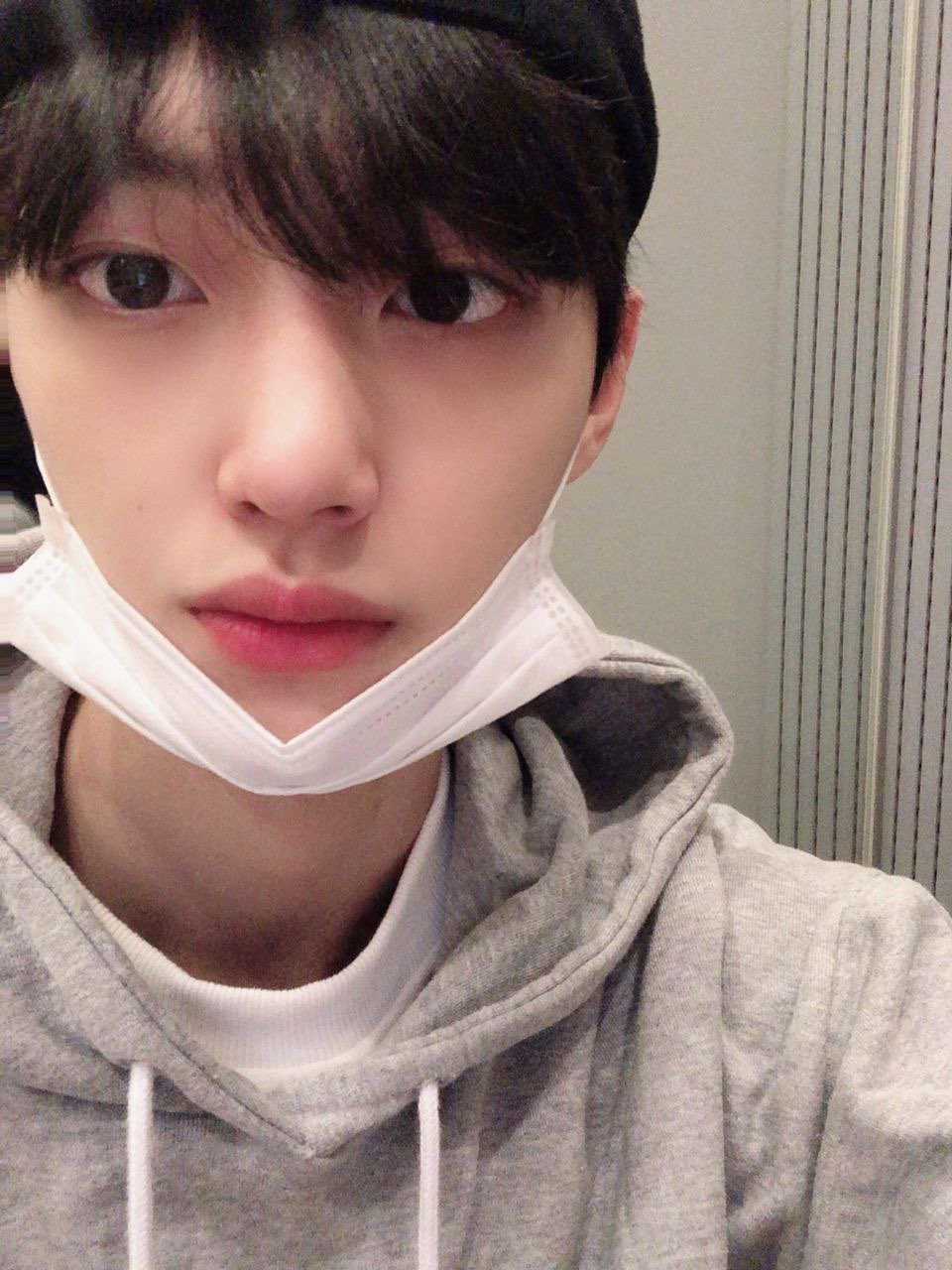 [잡담] 근데 내가 슴 직원이였어도 원빈 이뻐했을 것 같다 | 인스티즈