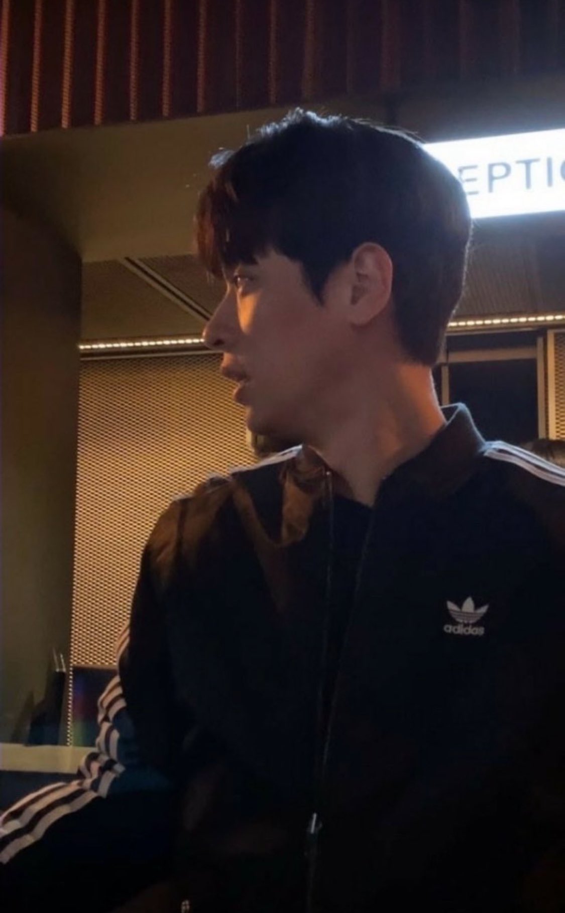 [잡담] 박정민 콧대가 ㄹㅇ 이쁜게 곧게 뻗었는데 끝은 동글함 | 인스티즈