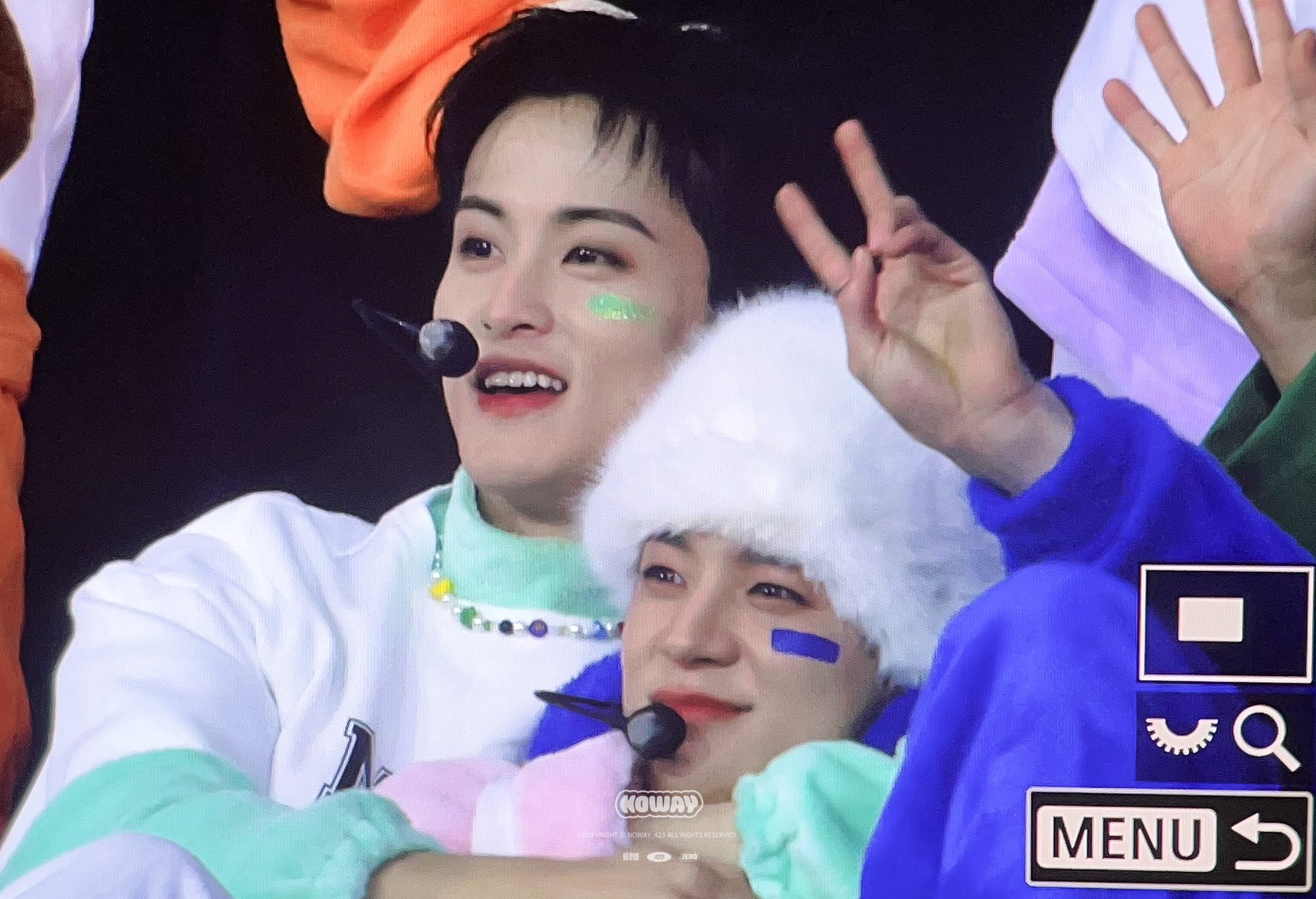 [잡담] 슴콘에 내돌 안 나오지만 표 있는 김에 걍 간 타팬이 슴콘 보고와서 저장한 남자 사진 | 인스티즈