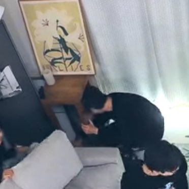 [잡담] 성찬이가 구석에 숨어있는다고 했잖아..근데 | 인스티즈