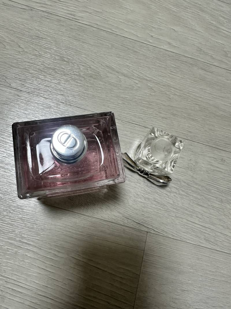 [잡담] 미스디올 블루밍부케 당근했는데 정품맞는지봐줄 사람?? | 인스티즈