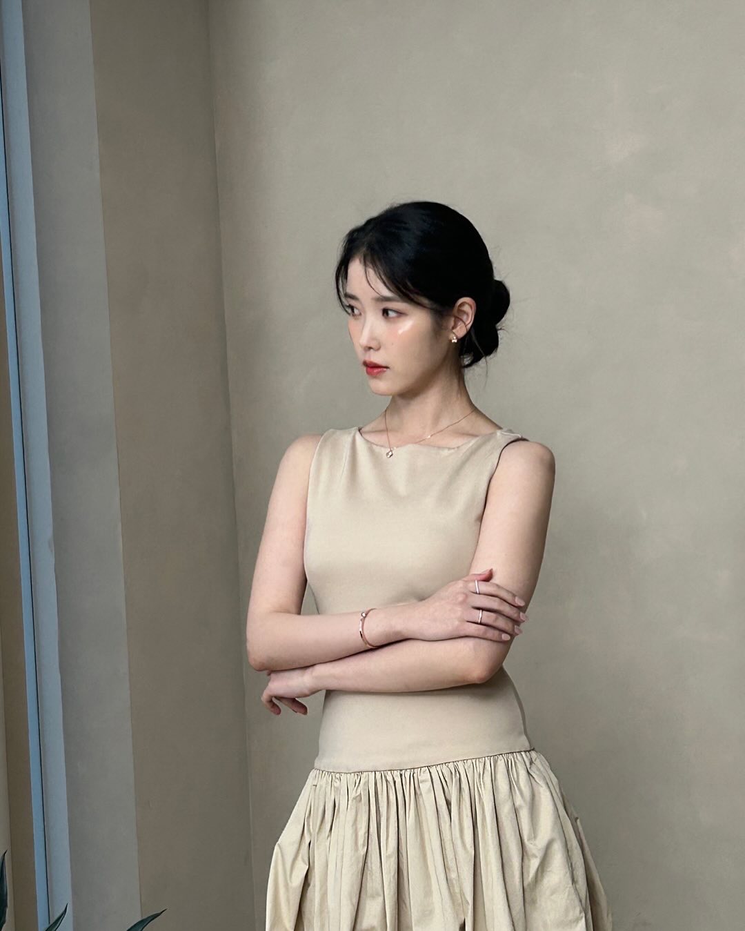 [잡담] 와 아이유 오랜만에 셀카 인스타 사진 왕창 올려줌 | 인스티즈