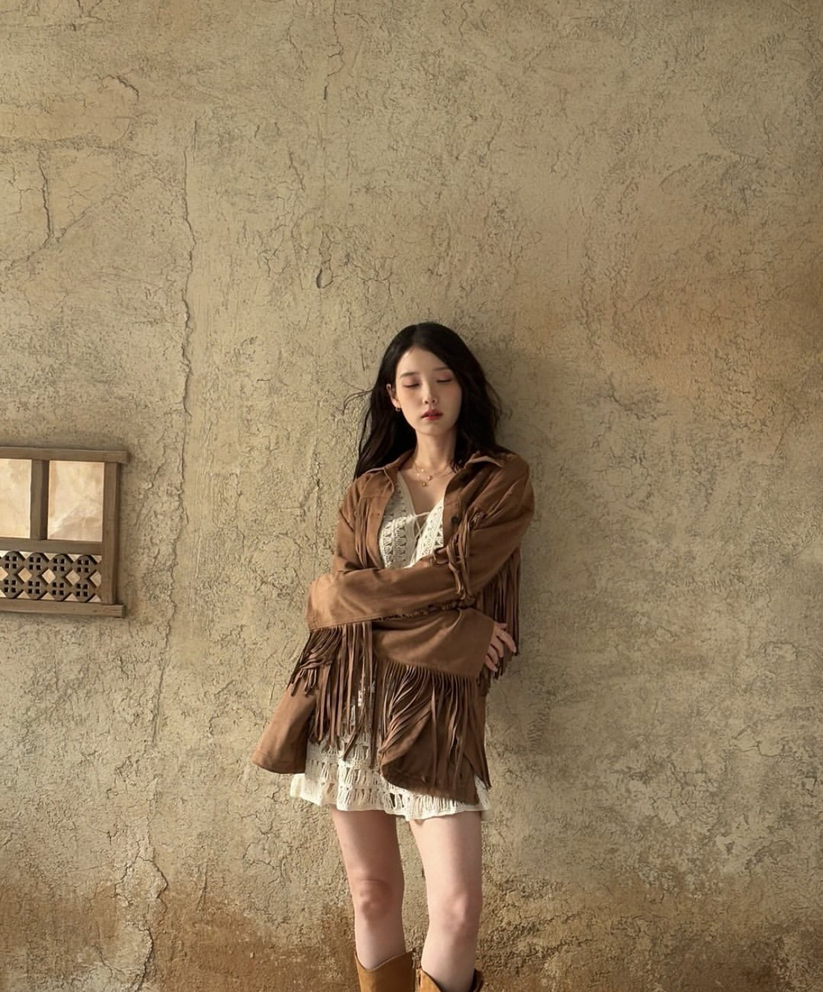 [잡담] 아이유 인스타 이 의상들 다 무슨 촬영들일까? | 인스티즈