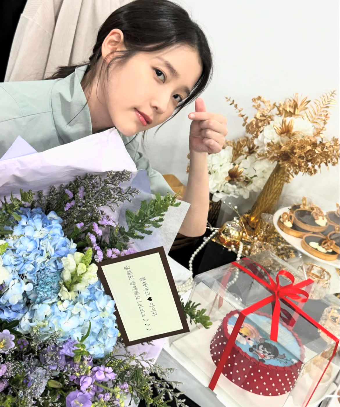 [잡담] 아이유 인스타 사진 20장 채워서 올려주고 가심 | 인스티즈