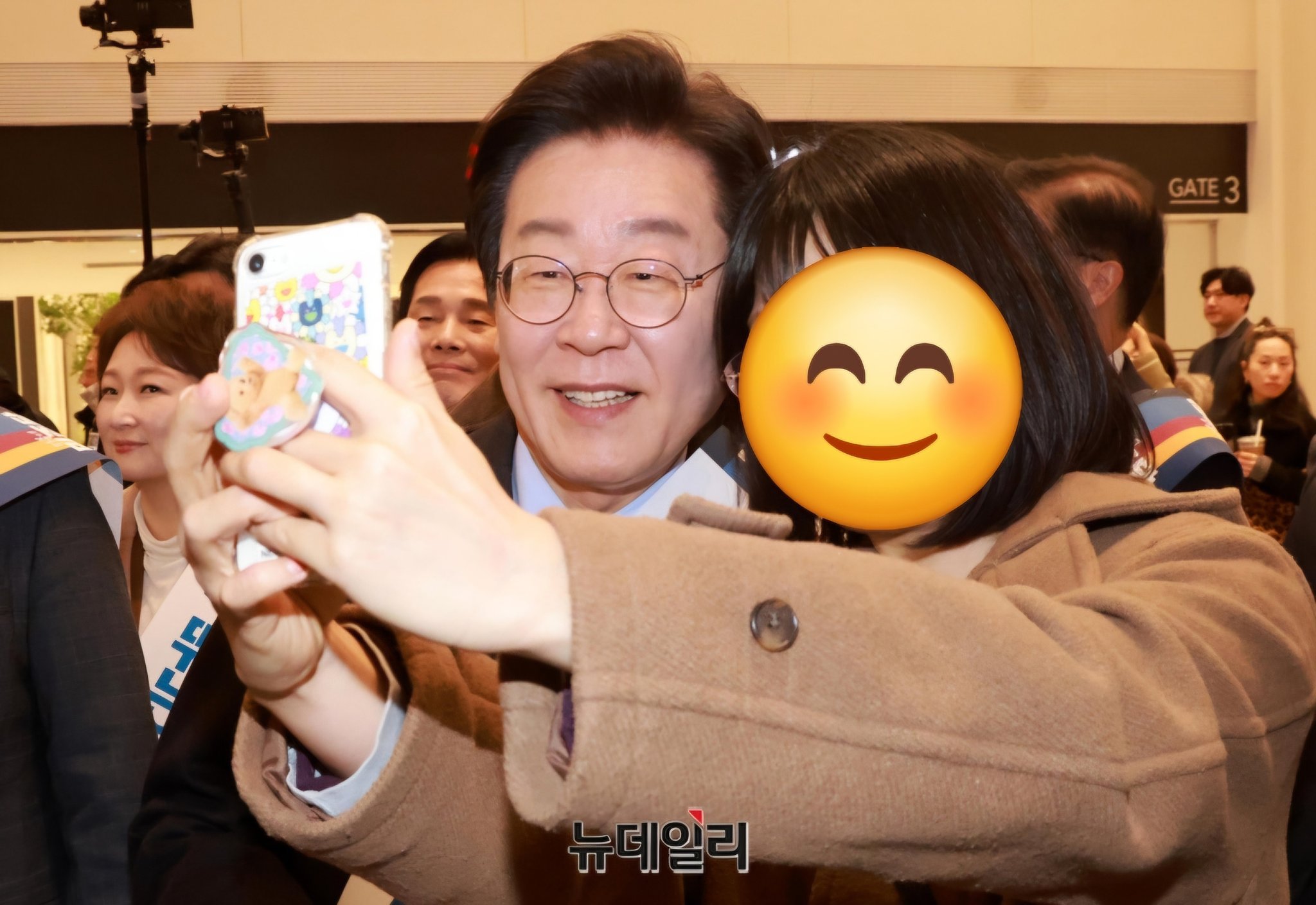 [잡담] 민주당 귀성길 인사 vs 국민의힘 귀성길 인사 | 인스티즈