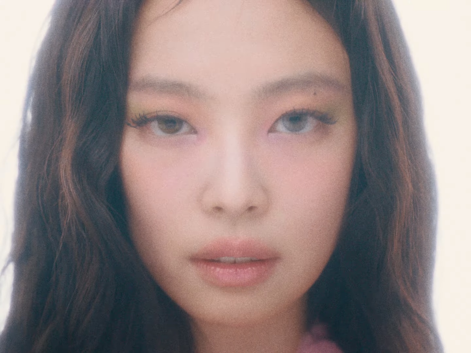 [잡담] 제니 뮤비 얼빡샷 캡처봐 미친....... | 인스티즈