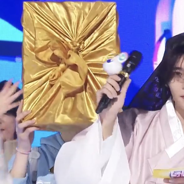 [잡담] 사쿠야 제기차기 1등해서 한우선물세트 받은거 자랑ㅋㅋㅋㅋㅋㅋㅋㅋ | 인스티즈