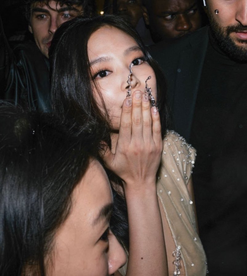 [잡담] 헐 제니 장폴고티에쇼 간거 미쳤어 | 인스티즈