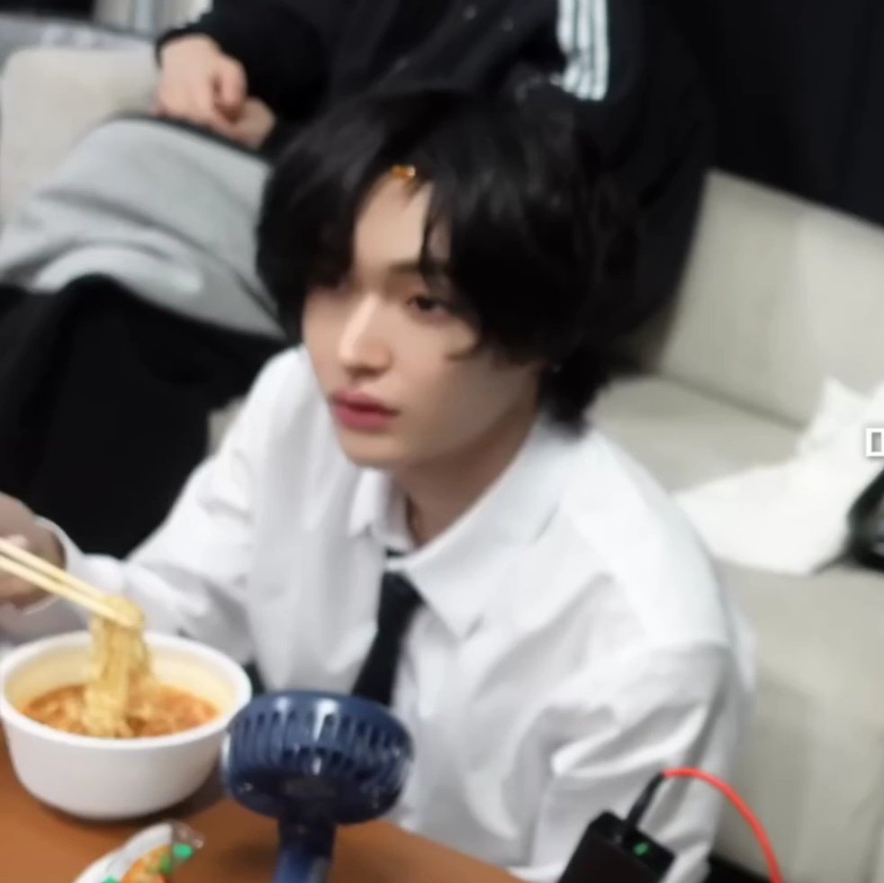 [잡담] 원빈 맹하고 힘없이 뜨근하고 말랑해보일때 | 인스티즈