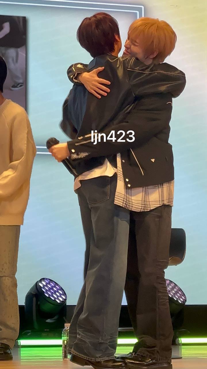 [잡담] 해찬이 지짜 자기가 위로 안아야하는거 영원히 귀엽네ㅠㅠ | 인스티즈
