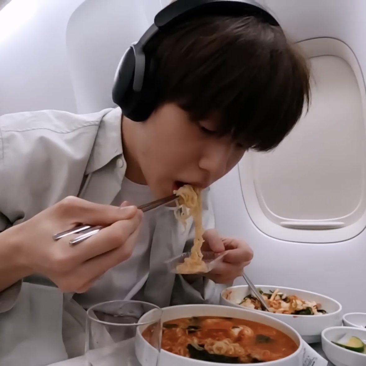 [잡담] 최수빈 이거 좀 먹잘알 쩝쩝박사같음 비빔밥은 김에 싸먹고 | 인스티즈