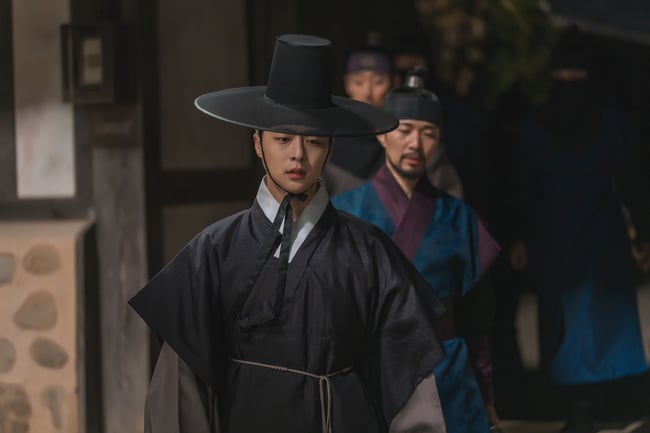 [정보/소식] 김지은, 배인혁 신분 알았다…칼 찔린 정건주 순애보 어쩌나(체크인한양) | 인스티즈