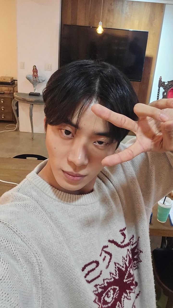 [잡담] 아니 앀ㅋㅋㅋㅋㅋㅋㅋㅋ 추영우 셀카 이론에만 겁나 빠삭한 거 봐 | 인스티즈