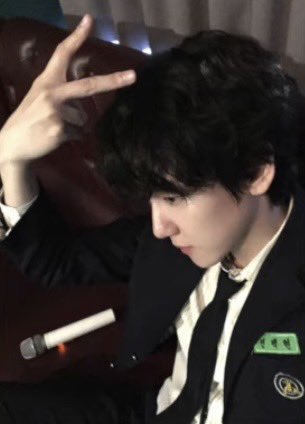 [잡담] 변백현 LIㄱr Łй 별Ol⊂ト.....⛧ | 인스티즈